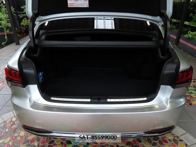 Lexus LS 2023-06 6676684-26