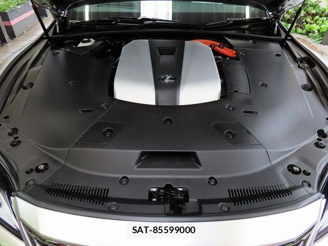 Lexus LS 2023-06 6676684-27
