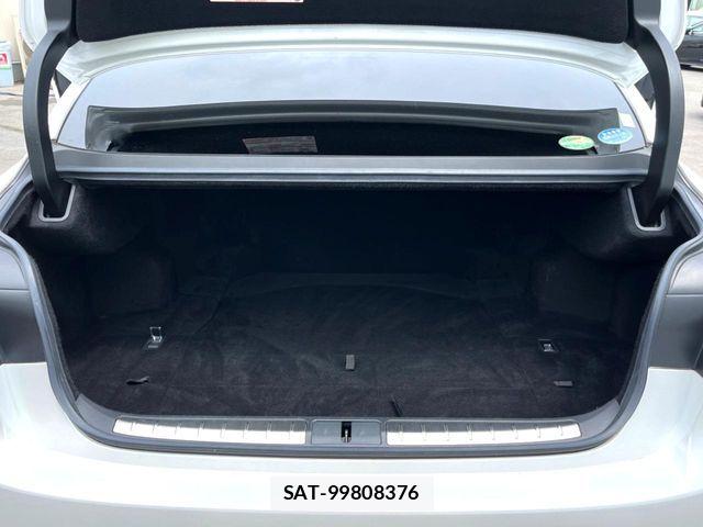 Lexus LS 2018-03 6815712-10