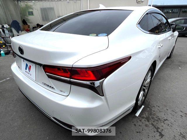 Lexus LS 2018-03 6815712-17