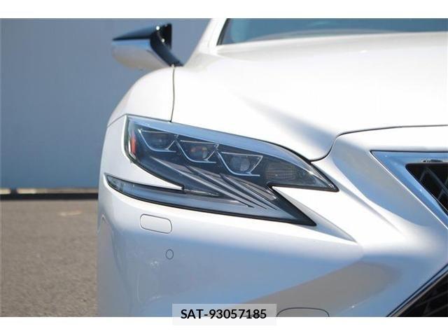 Lexus LS 2017-11 6907737-15