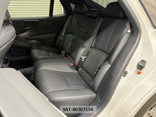 Lexus LS 2018-02 7220991-26