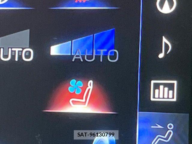 Lexus LS 2018-01 7220989-6