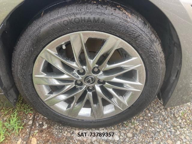 Lexus LS 2017-12 7251325-14