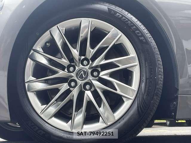 Lexus LS 2019-02 7272229-3