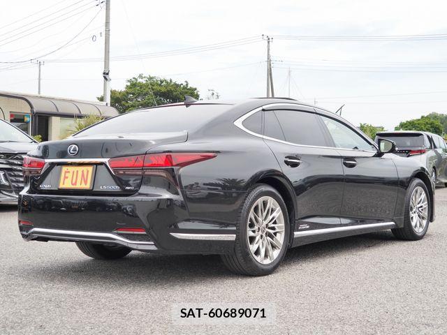 Lexus LS 2022-09 7272231-4