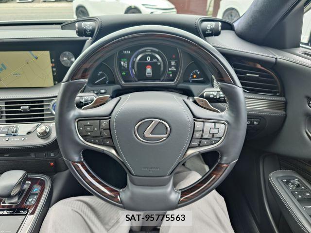 Lexus LS 2018-01 7392678-12