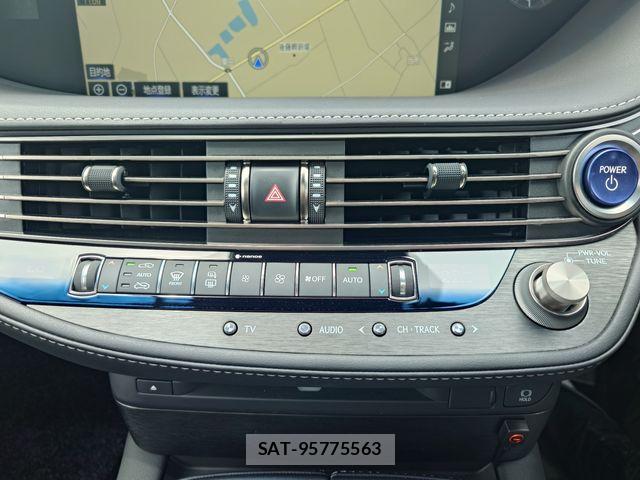 Lexus LS 2018-01 7392678-17