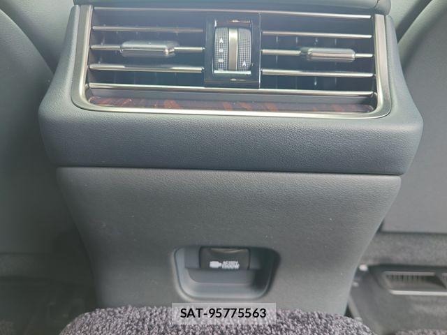 Lexus LS 2018-01 7392678-22