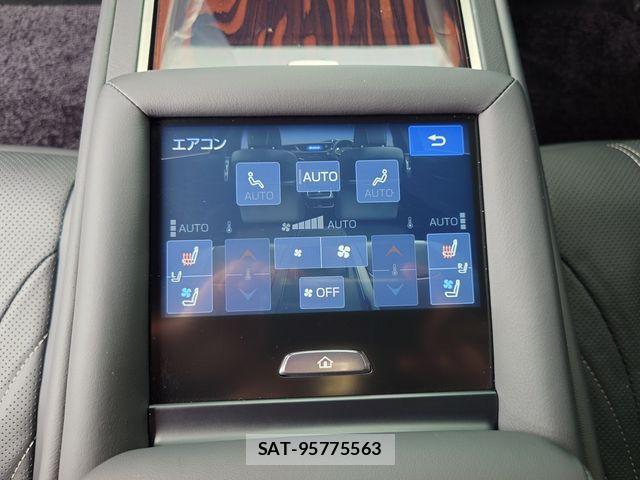 Lexus LS 2018-01 7392678-23