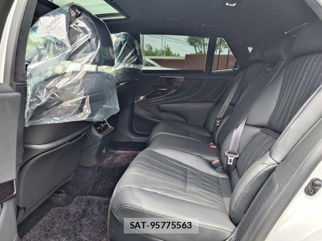 Lexus LS 2018-01 7392678-24