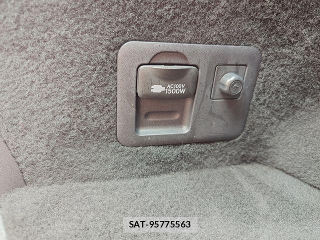 Lexus LS 2018-01 7392678-26