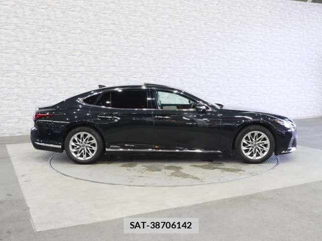 Lexus LS 2021-03 7455414-12