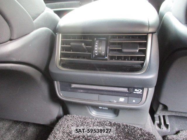 Lexus LS 2023-06 7617667-10