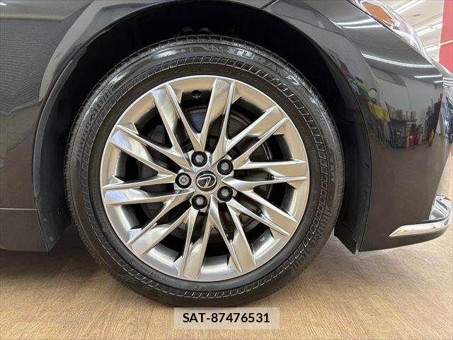Lexus LS 2021-04 7617669-11