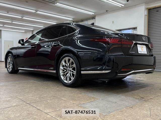 Lexus LS 2021-04 7617669-17