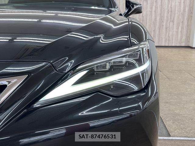 Lexus LS 2021-04 7617669-19