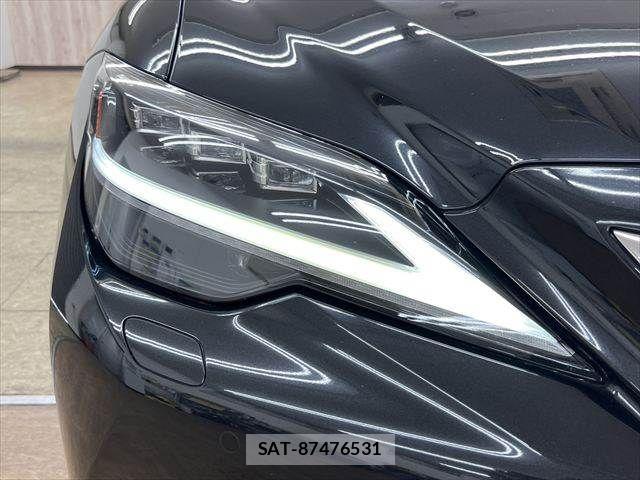 Lexus LS 2021-04 7617669-20