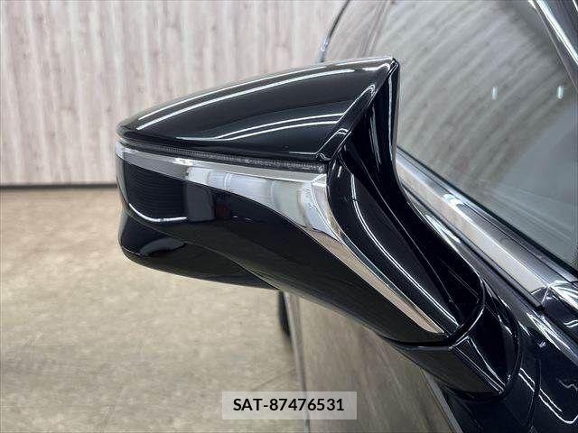 Lexus LS 2021-04 7617669-22
