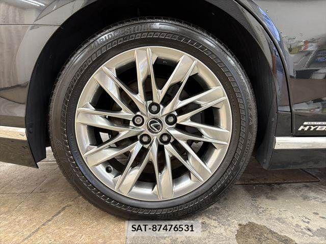 Lexus LS 2021-04 7617669-23