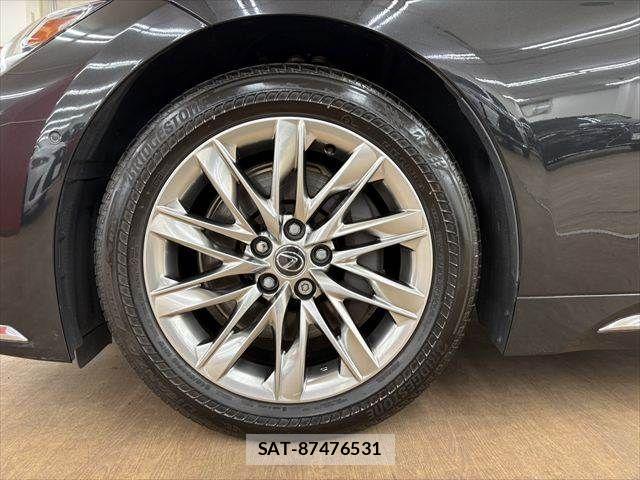 Lexus LS 2021-04 7617669-24