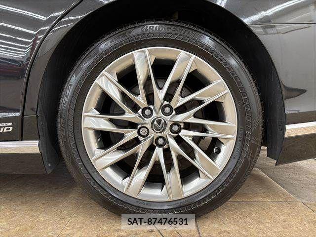 Lexus LS 2021-04 7617669-25