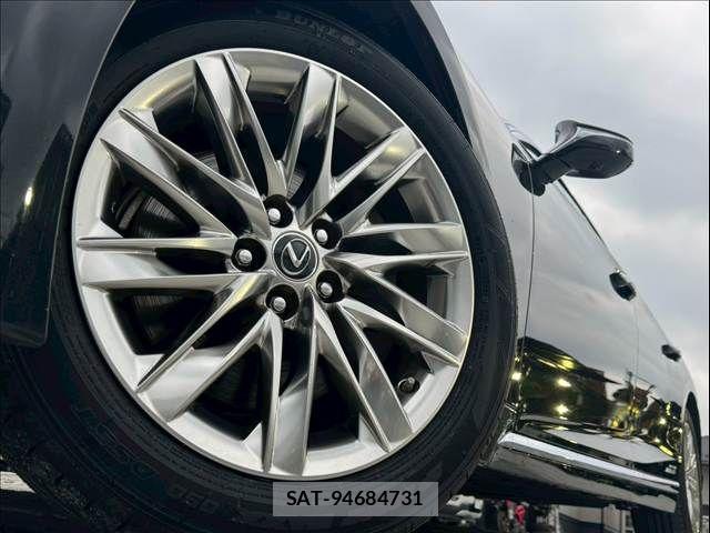 Lexus LS 2020-11 7725087-15