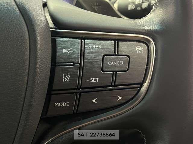 Lexus LS 2017-12 8036442-7
