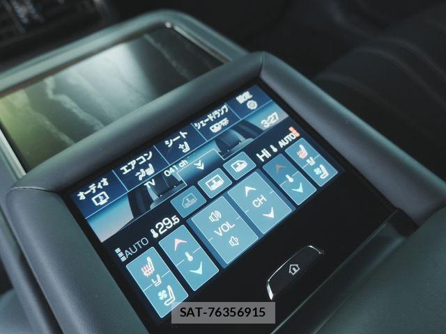 Lexus LS 2021-05 8100145-19