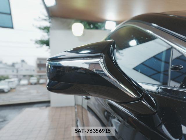 Lexus LS 2021-05 8100145-22