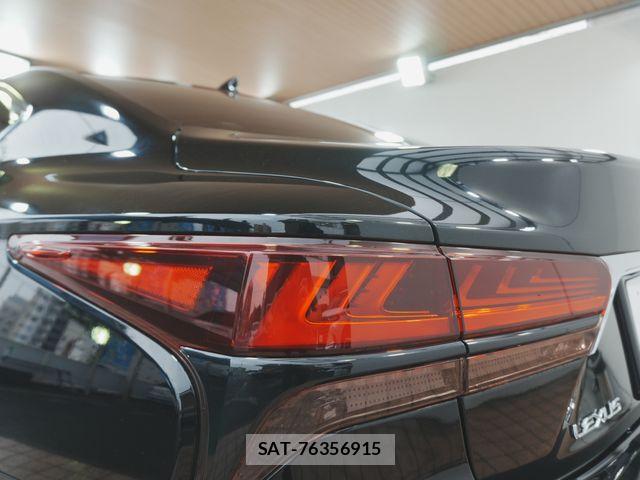 Lexus LS 2021-05 8100145-24