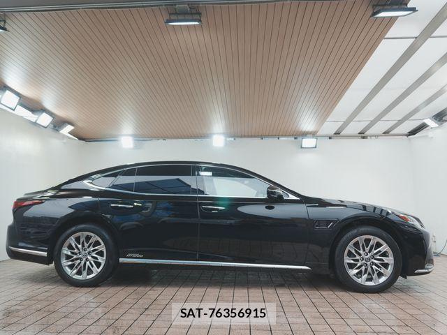 Lexus LS 2021-05 8100145-7