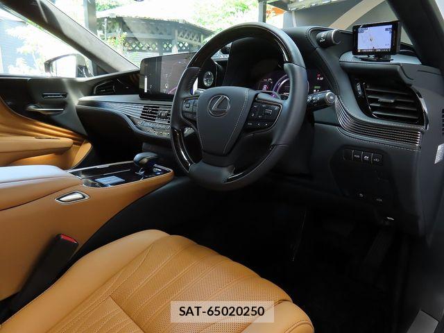 Lexus LS 2023-03 8158702-14