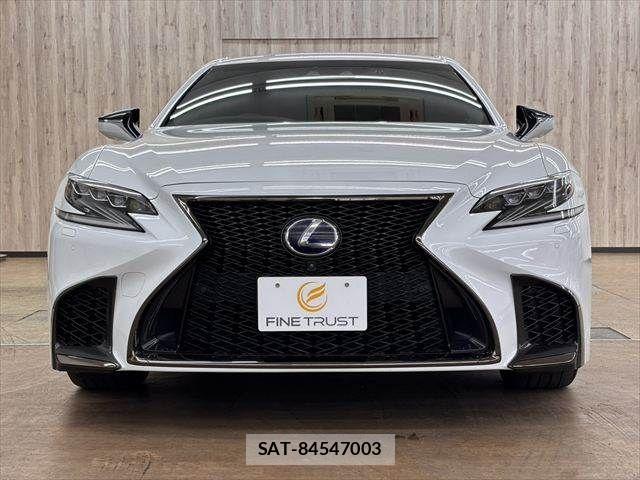 Lexus LS 2017-10 8208388-13