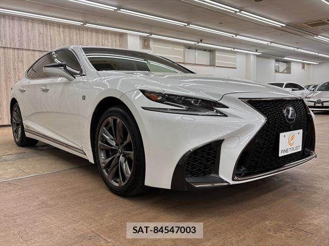Lexus LS 2017-10 8208388-14