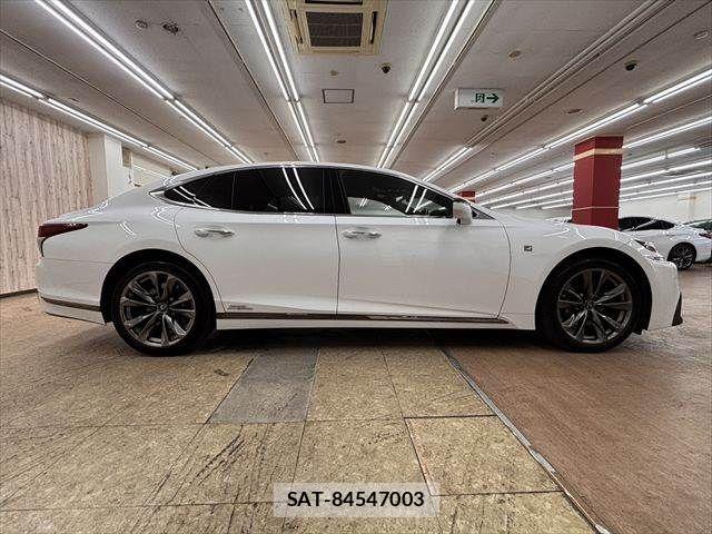 Lexus LS 2017-10 8208388-15