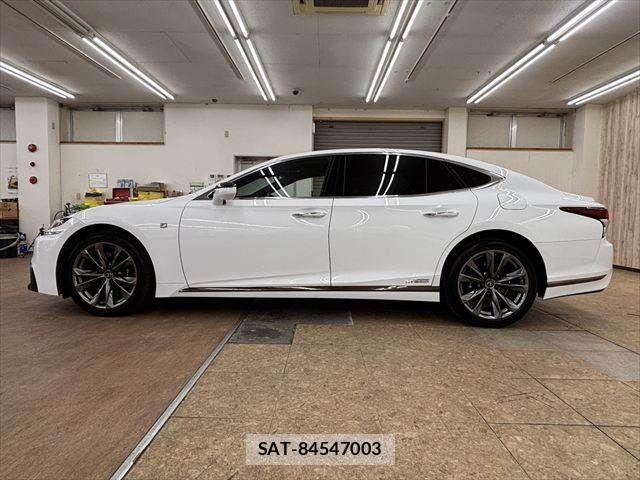Lexus LS 2017-10 8208388-19