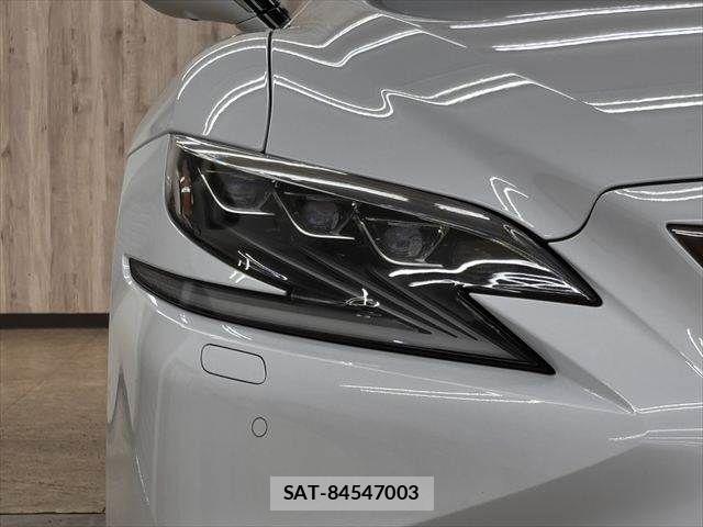 Lexus LS 2017-10 8208388-21