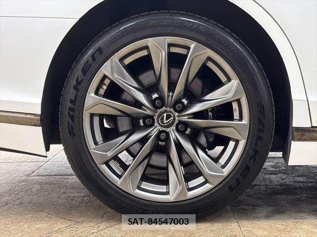 Lexus LS 2017-10 8208388-24