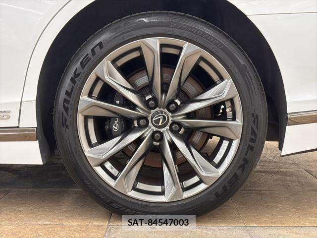 Lexus LS 2017-10 8208388-25