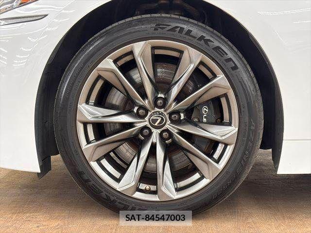 Lexus LS 2017-10 8208388-26