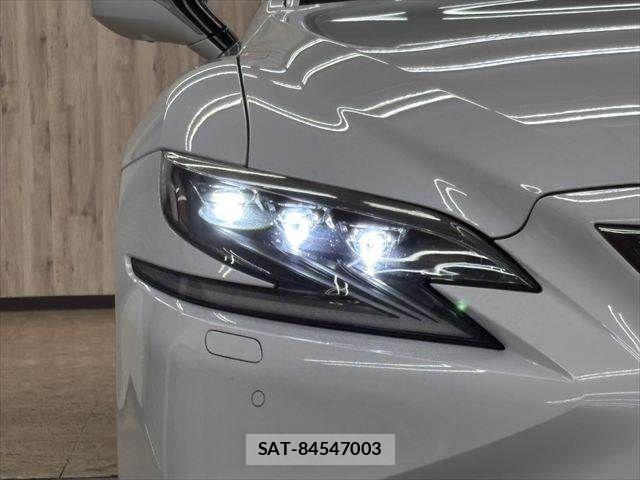 Lexus LS 2017-10 8208388-27
