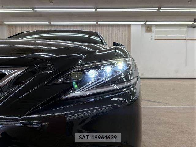 Lexus LS 2018-03 8208389-10
