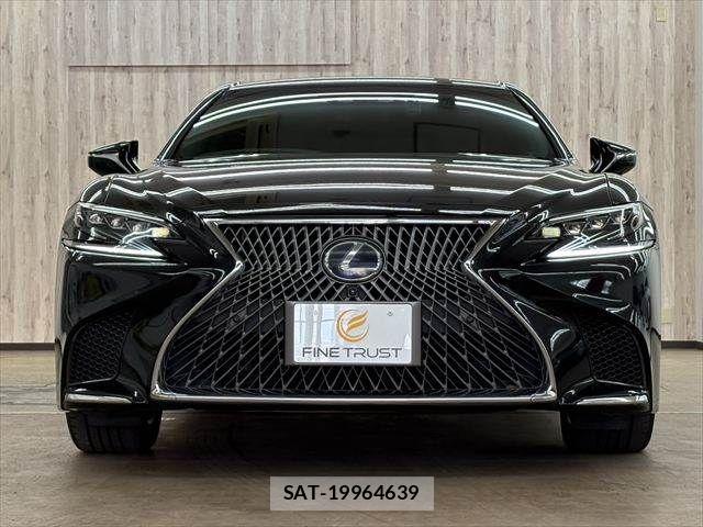 Lexus LS 2018-03 8208389-12