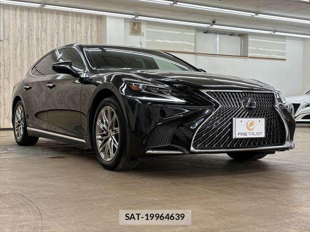 Lexus LS 2018-03 8208389-13