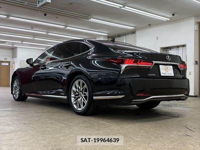 Lexus LS 2018-03 8208389-17