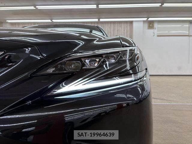 Lexus LS 2018-03 8208389-19