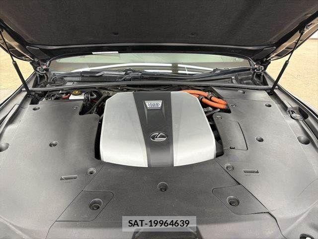Lexus LS 2018-03 8208389-27