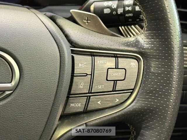 Lexus LS 2018-01 8245726-12