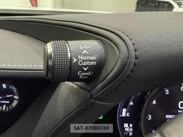 Lexus LS 2018-01 8245726-13